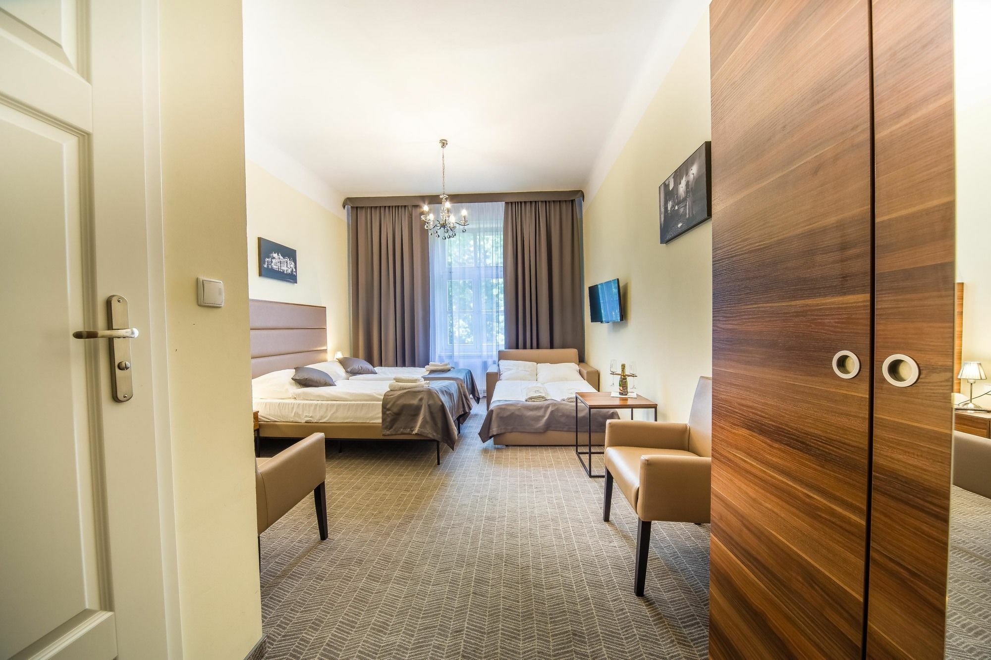 Apartahotel Old Town 3*